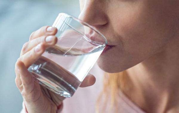 مسمومیت با آب چیست و چرا نباید بیش از حد آب بخوریم؟