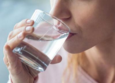 مسمومیت با آب چیست و چرا نباید بیش از حد آب بخوریم؟