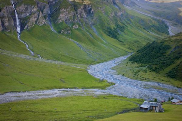 دره سافیان؛ افتتاح نمایشگاه هنری در کوهستان آلپ سوئیس